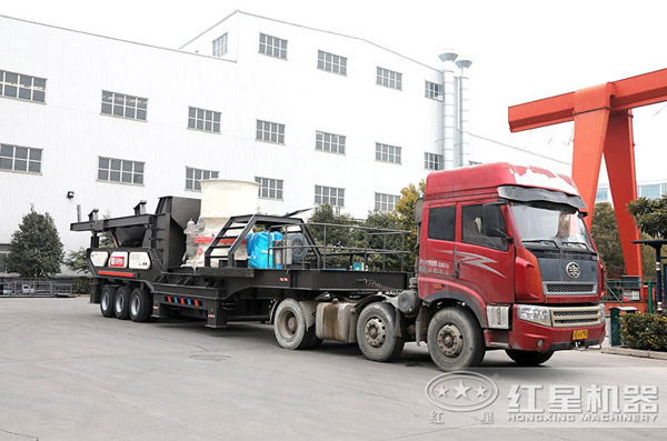 小型車(chē)式流動(dòng)石子粉碎機(jī)商家發(fā)貨現(xiàn)場(chǎng)